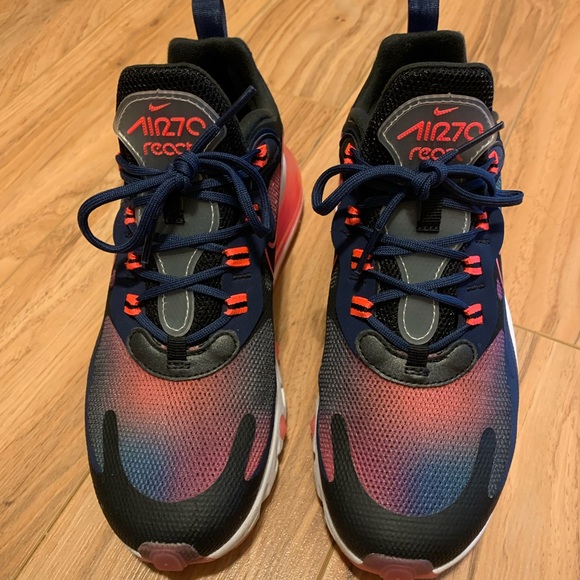Women’s size 7 Nike Air270 - Picture 1 of 4